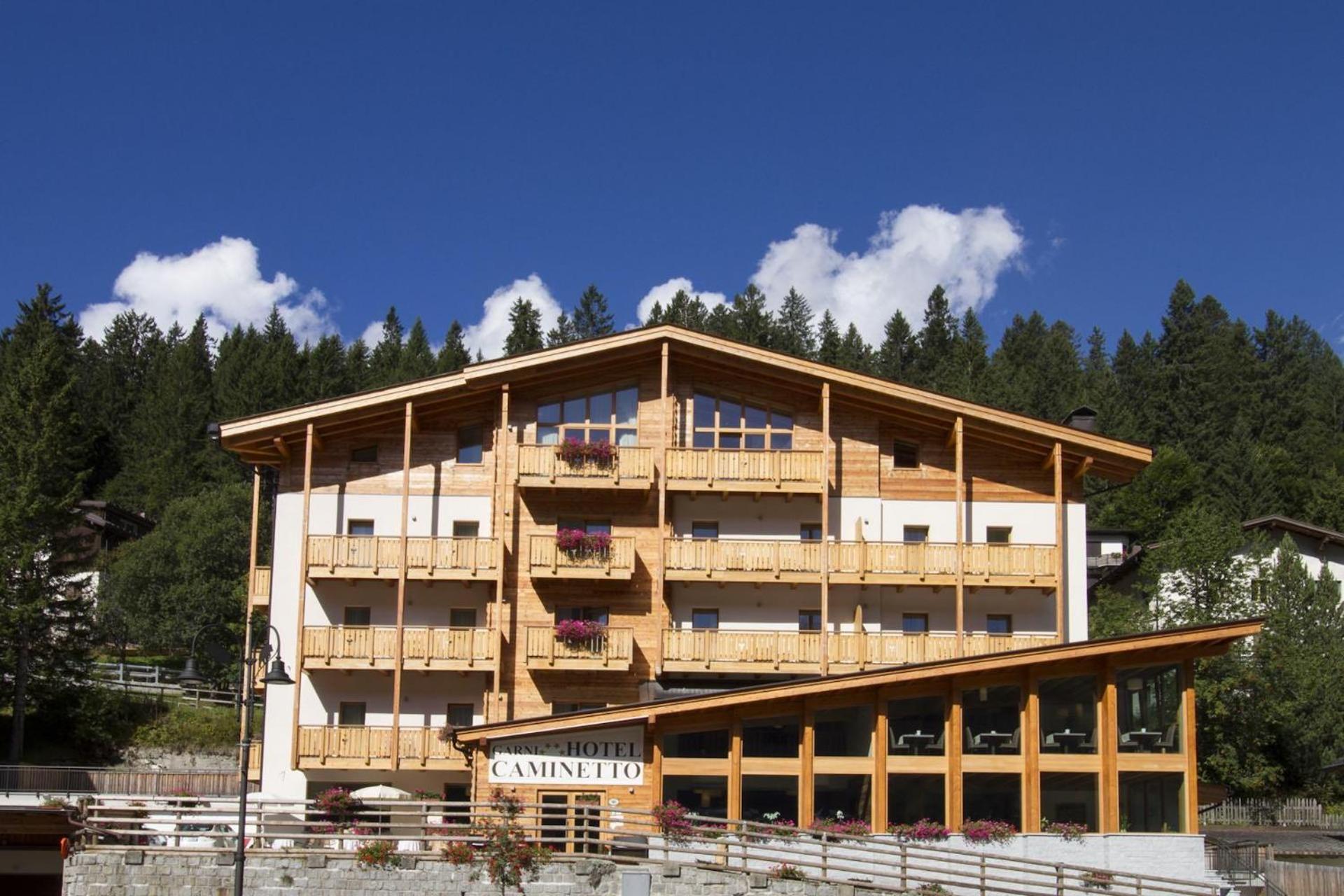 Hotel Garni Caminetto Madonna di Campiglio Bagian luar foto