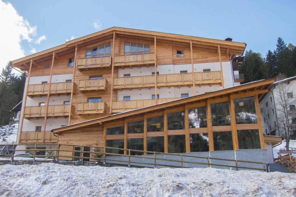 Hotel Garni Caminetto Madonna di Campiglio Bagian luar foto